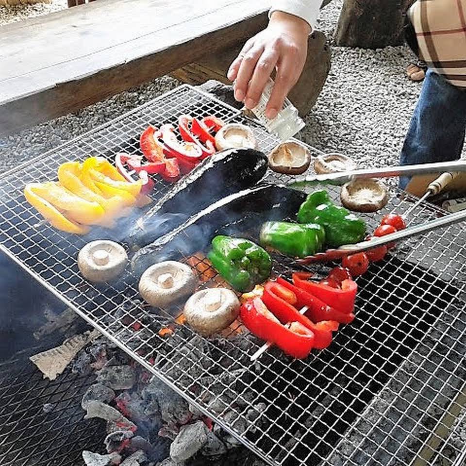 Empty-handed authentic outdoor cooking 